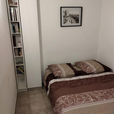 Sanary Sur Mer Appartement 30M2 T2 Avec Terrasse Piscine 10Min A Pied De La Plage Εξωτερικό φωτογραφία