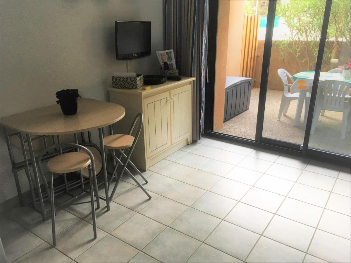 Sanary Sur Mer Appartement 30M2 T2 Avec Terrasse Piscine 10Min A Pied De La Plage Εξωτερικό φωτογραφία