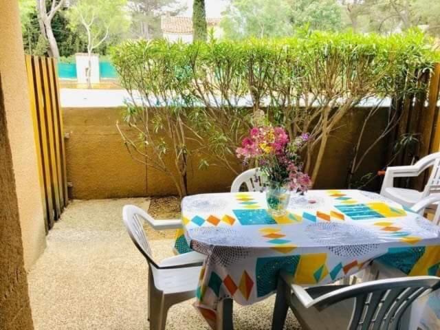 Sanary Sur Mer Appartement 30M2 T2 Avec Terrasse Piscine 10Min A Pied De La Plage Εξωτερικό φωτογραφία